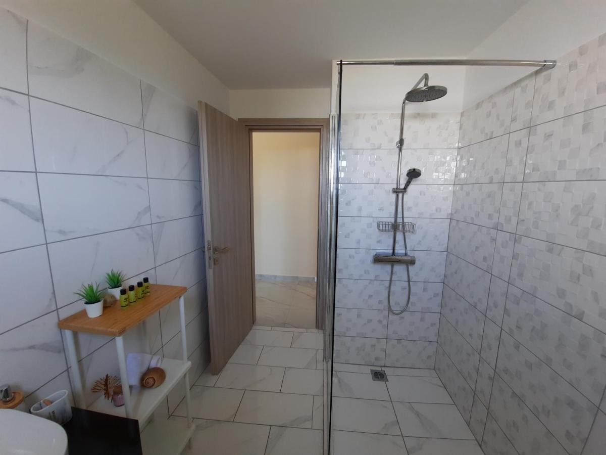 Freesia Grand Sea View Residence Svoronata Luaran gambar