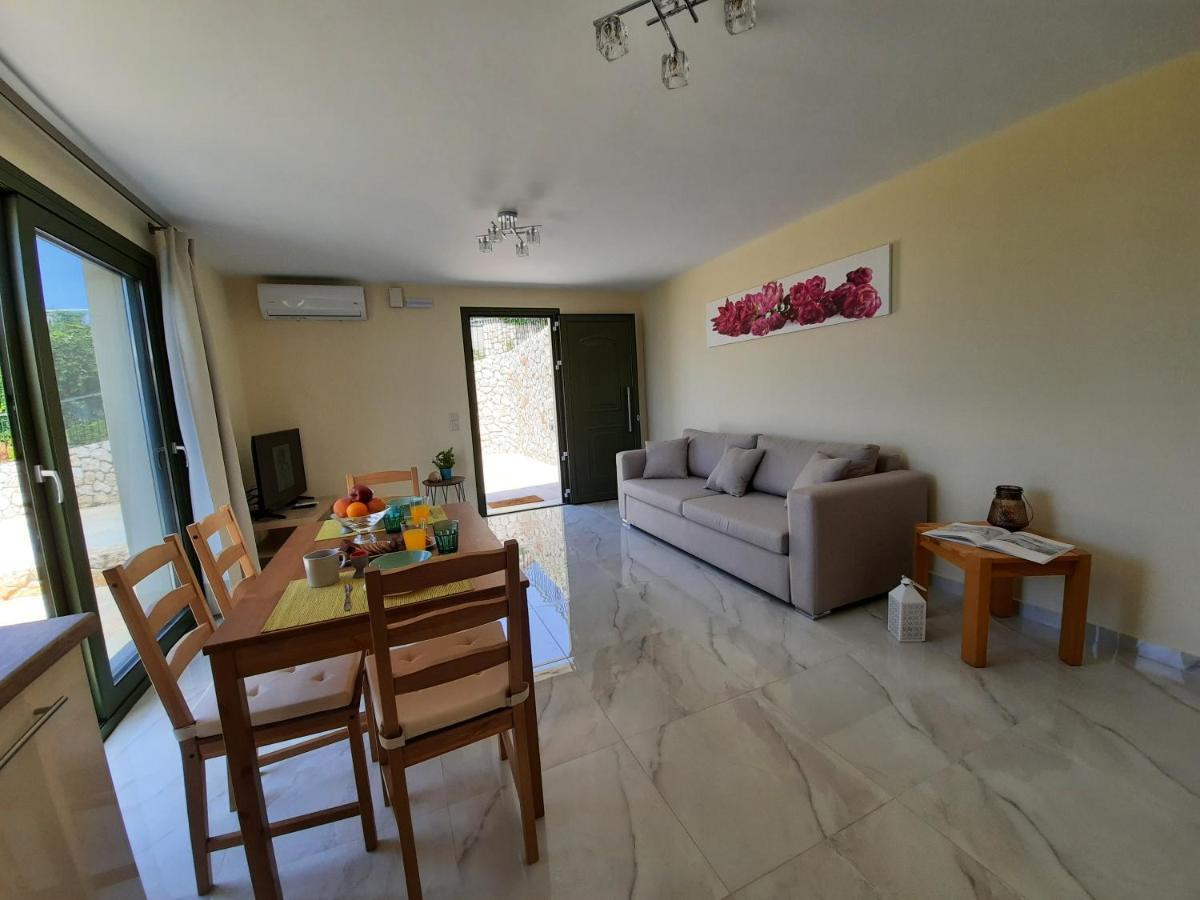 Freesia Grand Sea View Residence Svoronata Luaran gambar